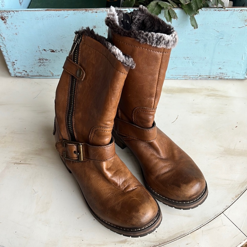 CLARKS Fur Lined Leather Boots - Size 6M